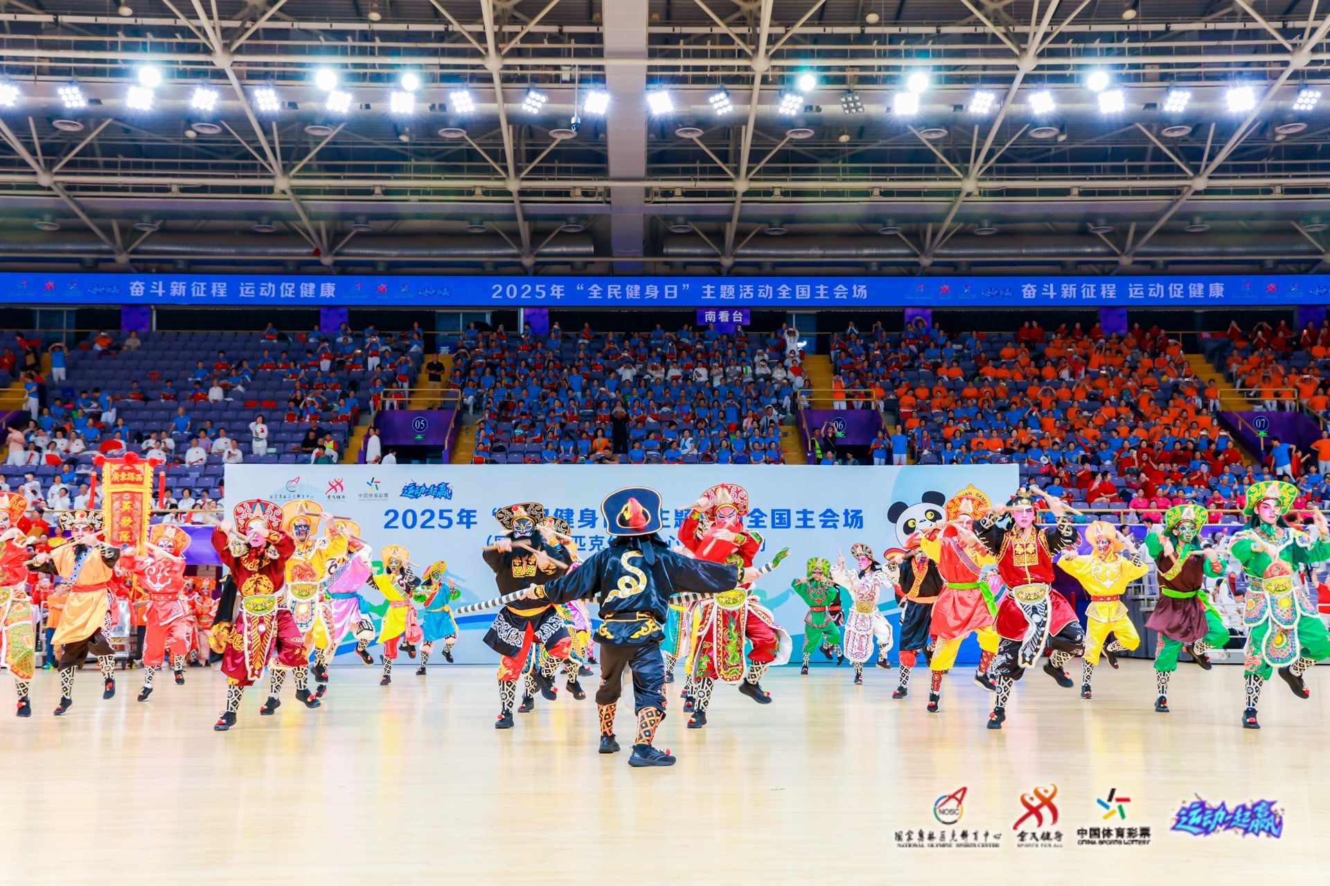 约基奇倒下后，一位故人邪魅一笑